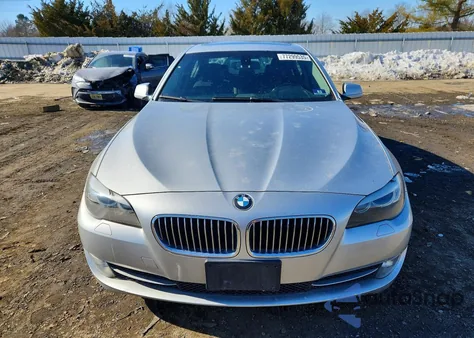 2011 BMW 535 Xi z USA, uszkodzony, nr VIN WBAFU7C52BC778118